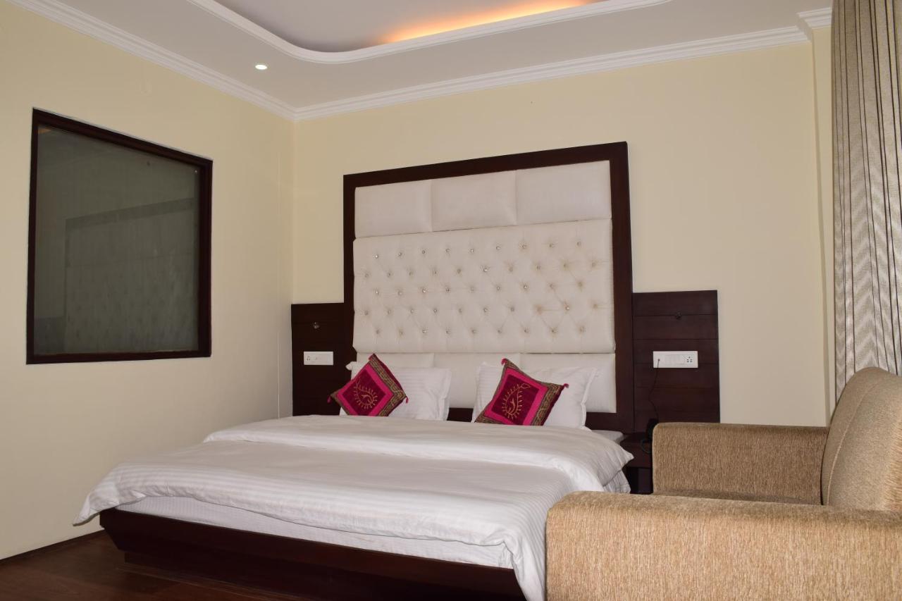 Hotel Hukam'S Holiday Home Kasol Esterno foto